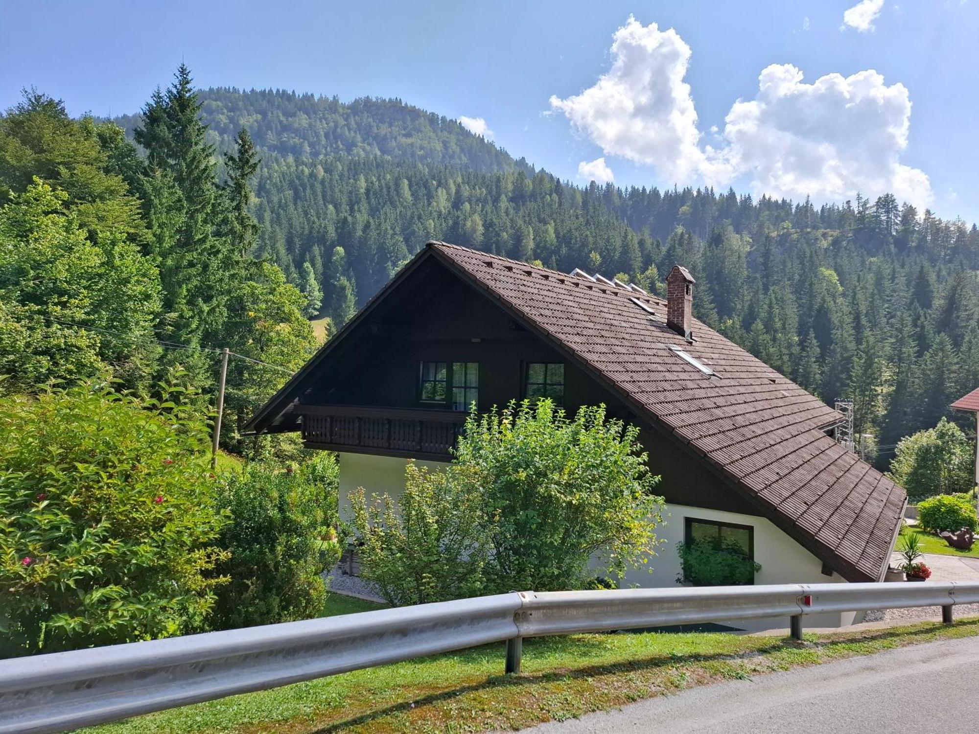 Apartma Cvrsta Trojka Йесенице Екстериор снимка