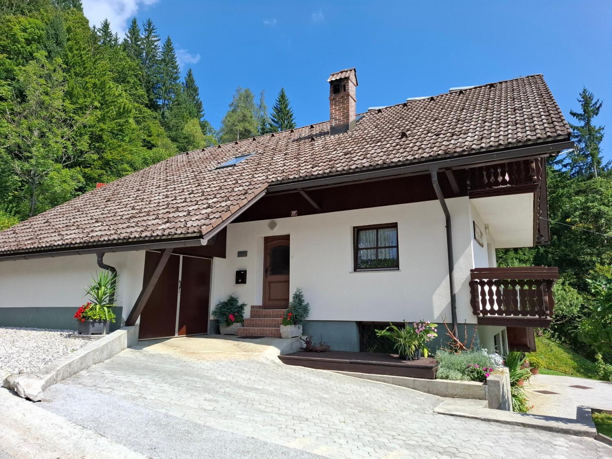 Apartma Cvrsta Trojka Йесенице Екстериор снимка